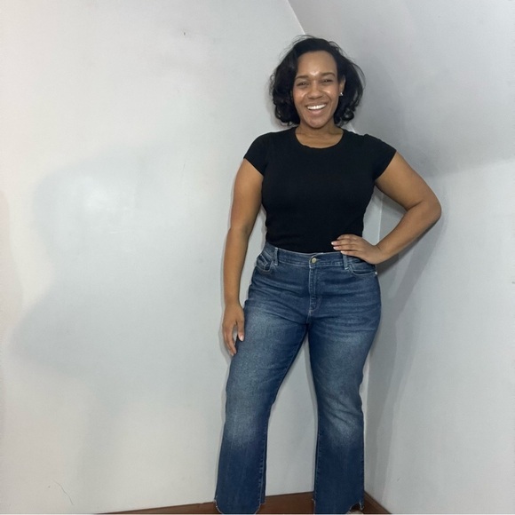 DL1961 medium wash cropped jeans semi-flared leg comfy denim bootcut relaxed fit - Picture 11 of 14